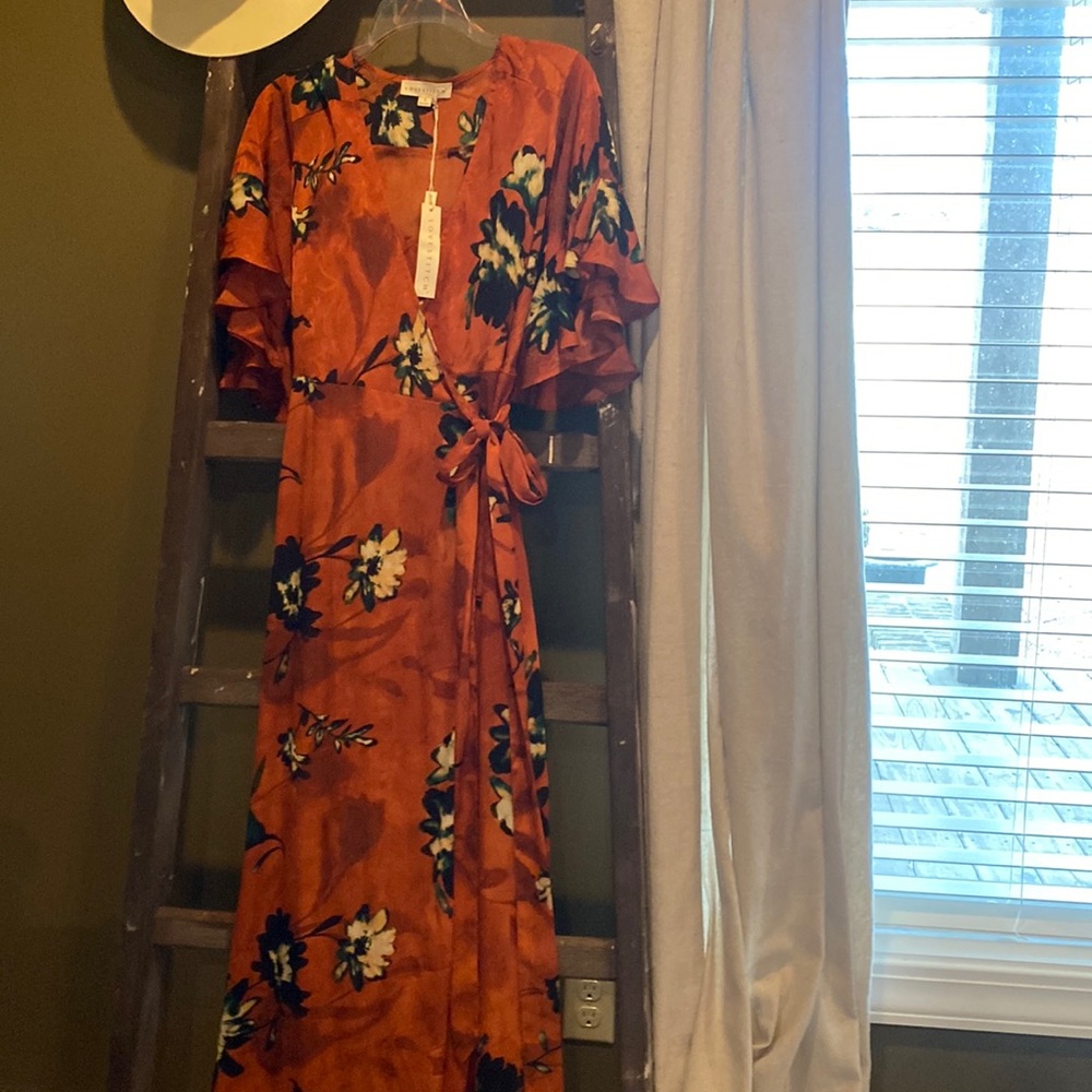 NWT Wrap dress by Love Stitch. Size small and is a burgundy/burnt orange color.